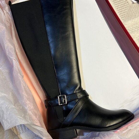 Kelly & Katie - Finq Boot - Picture 2 of 7